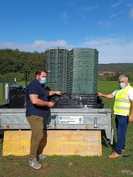 Entrega de 50 composteiros aos veciños e veciñas de Ponteceso Entrega de 50 composteiros aos veciños e veciñas de Ponteceso